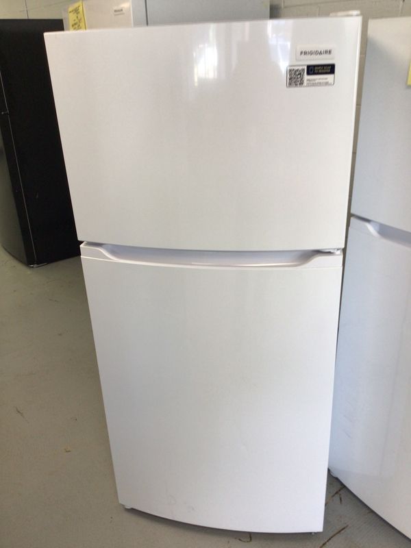 FFHT1425VW-2 Frigidaire 27.6 in. 14 cu.ft. Top Freezer Refrigerator Energy Star White H.60.5in W.27.625in. D.29.375in