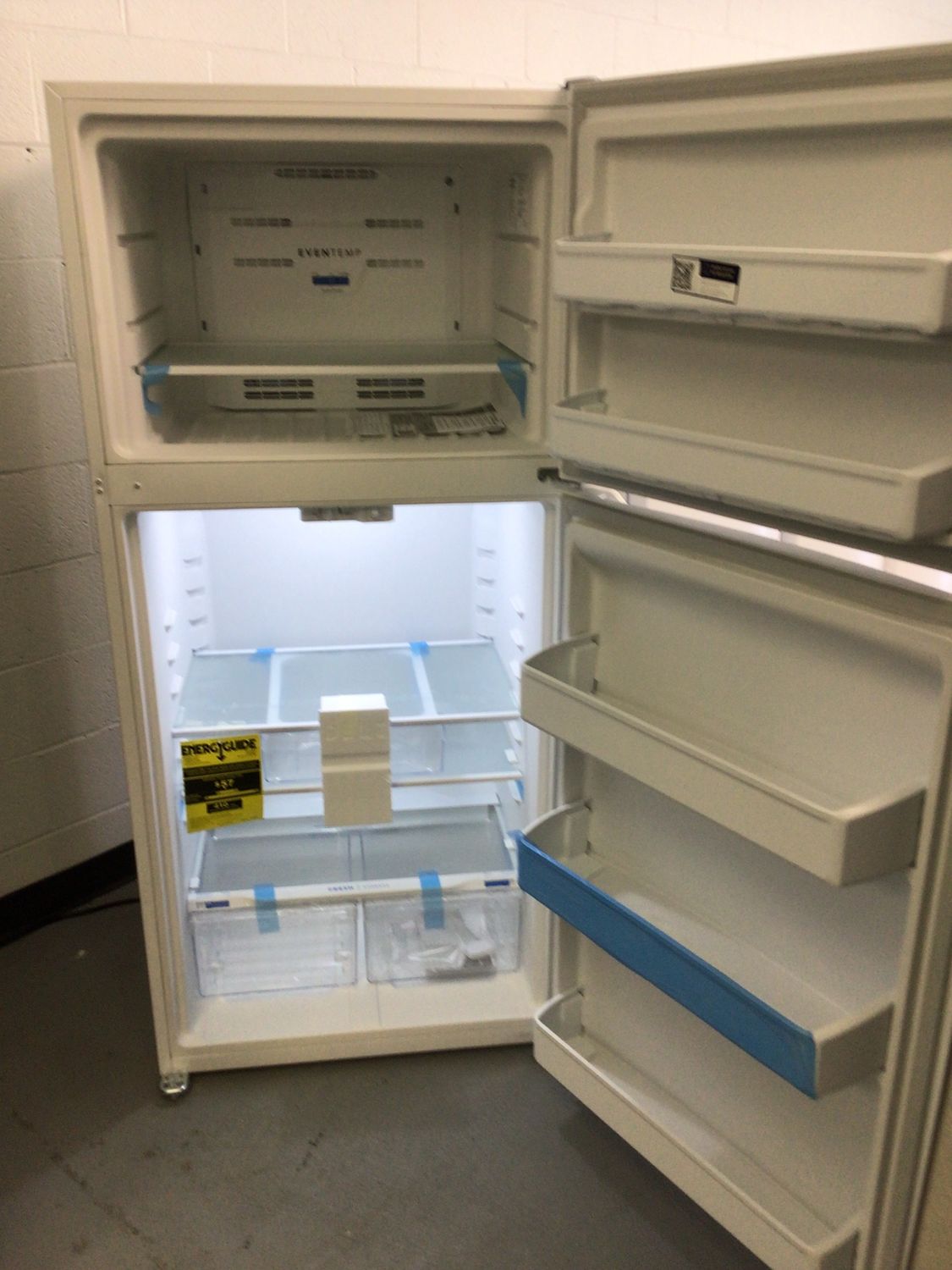 FFTR1835VW Frigidaire 30 in. 18.3 cu.ft. Top Freezer Refrigerator, Garage Ready White H.66.375 in. W.30 in. D.30.375 in.