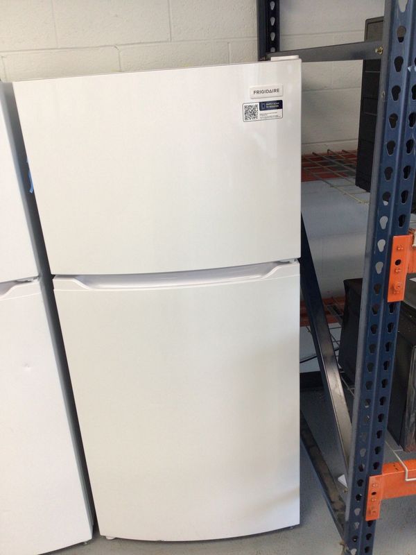 FFHT1425VW Frigidaire 27.6 in. 14 cu.ft. Top Freezer Refrigerator Energy Star White H.60.5in W.27.625 in. D.29.375 in.