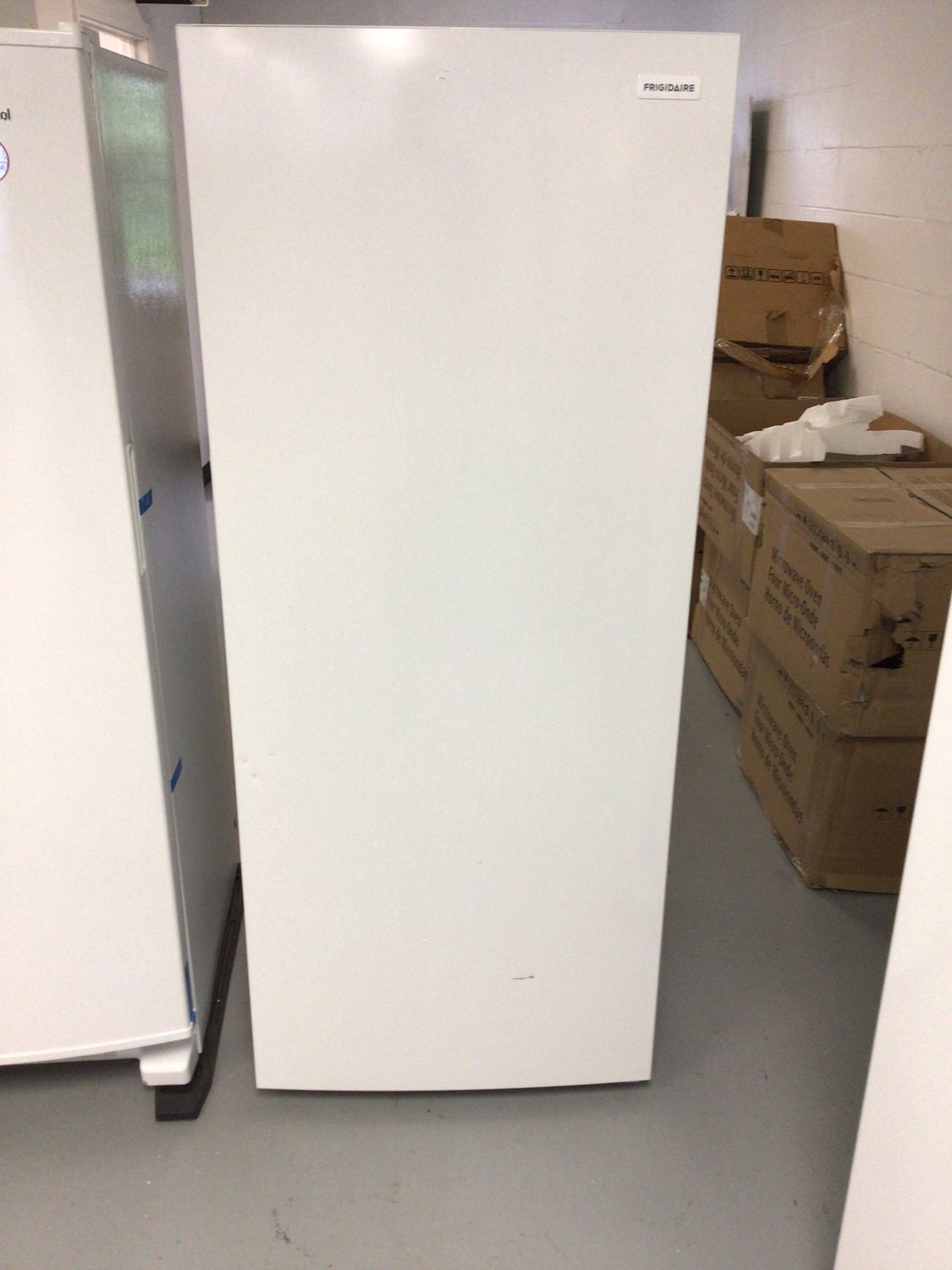 FFFU13F2VW Frigidaire 13 cu.ft. Frost Free Upright Freezer Garage Ready White H.67 W.27.75 D. 26