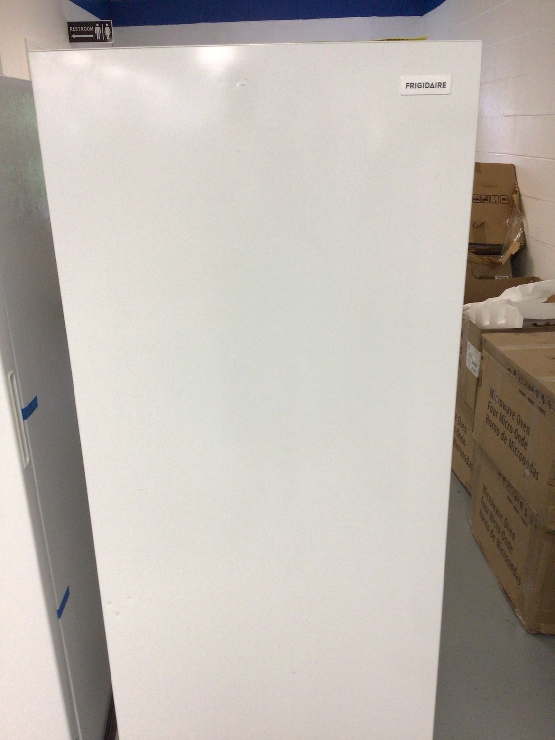 FFFU13F2VW Frigidaire 13 cu.ft. Frost Free Upright Freezer Garage Ready White H.67 W.27.75 D. 26