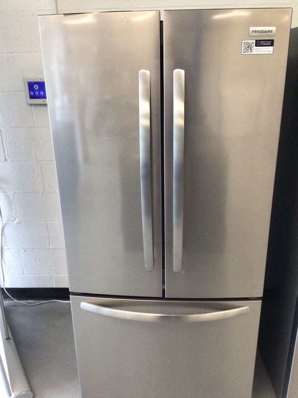 FRFG1723AV-2 Frigidaire 17.6 cu.ft. Counter Depth French Door Stainless Steel Energy Star H.67.9 W.32 D.25.2