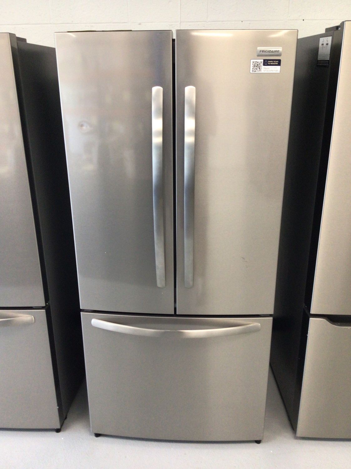 FRFG1723AV Frigidaire 17.6 cu.ft. Counter Depth French Door Stainless Steel Energy Star H.67.9 W.32 D.25.2