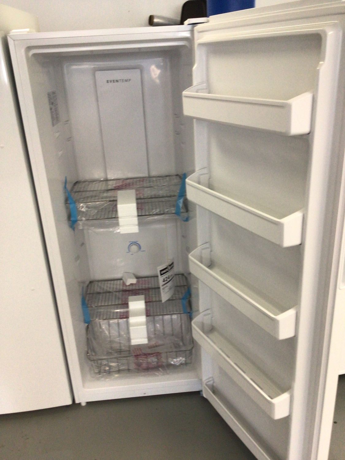 FFFU13F2VW-1 Frigidaire 13 cu.ft. Frost Free Upright Freezer Garage Ready White H.67 W.27.75 D. 26