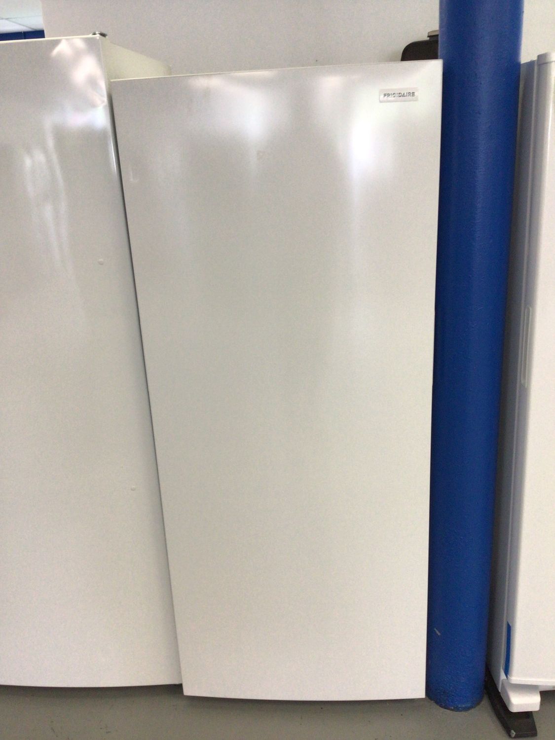 FFFU13F2VW-1 Frigidaire 13 cu.ft. Frost Free Upright Freezer Garage Ready White H.67 W.27.75 D. 26