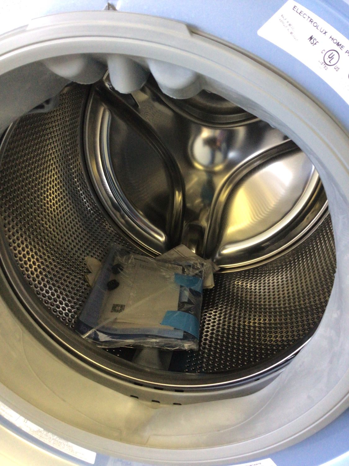 ELFW7437AG ELECTROLUX 400 SERIES WASHER, 27&quot; FRONTLOAD, 4.5cu.ft., GLACIER BLUE, H 38&quot; W 27&quot; D 32&quot;