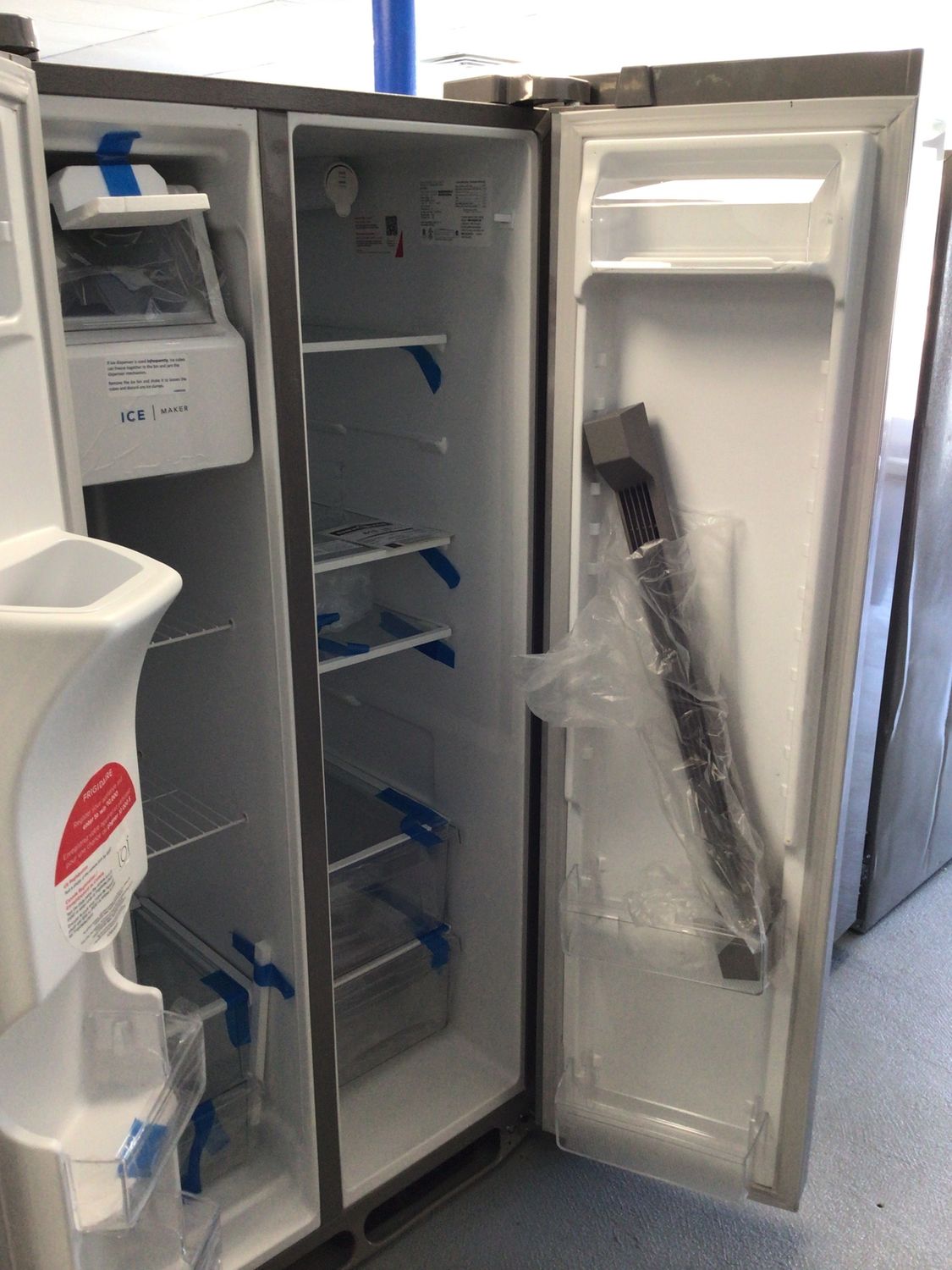 FRSS2323AS FRIGIDAIRE REFRIGERATOR, 22 cu.ft., SIDE-BY-SIDE, STAINLESS STEEL H 69.875&quot; W 33.125&quot; D 35&quot;