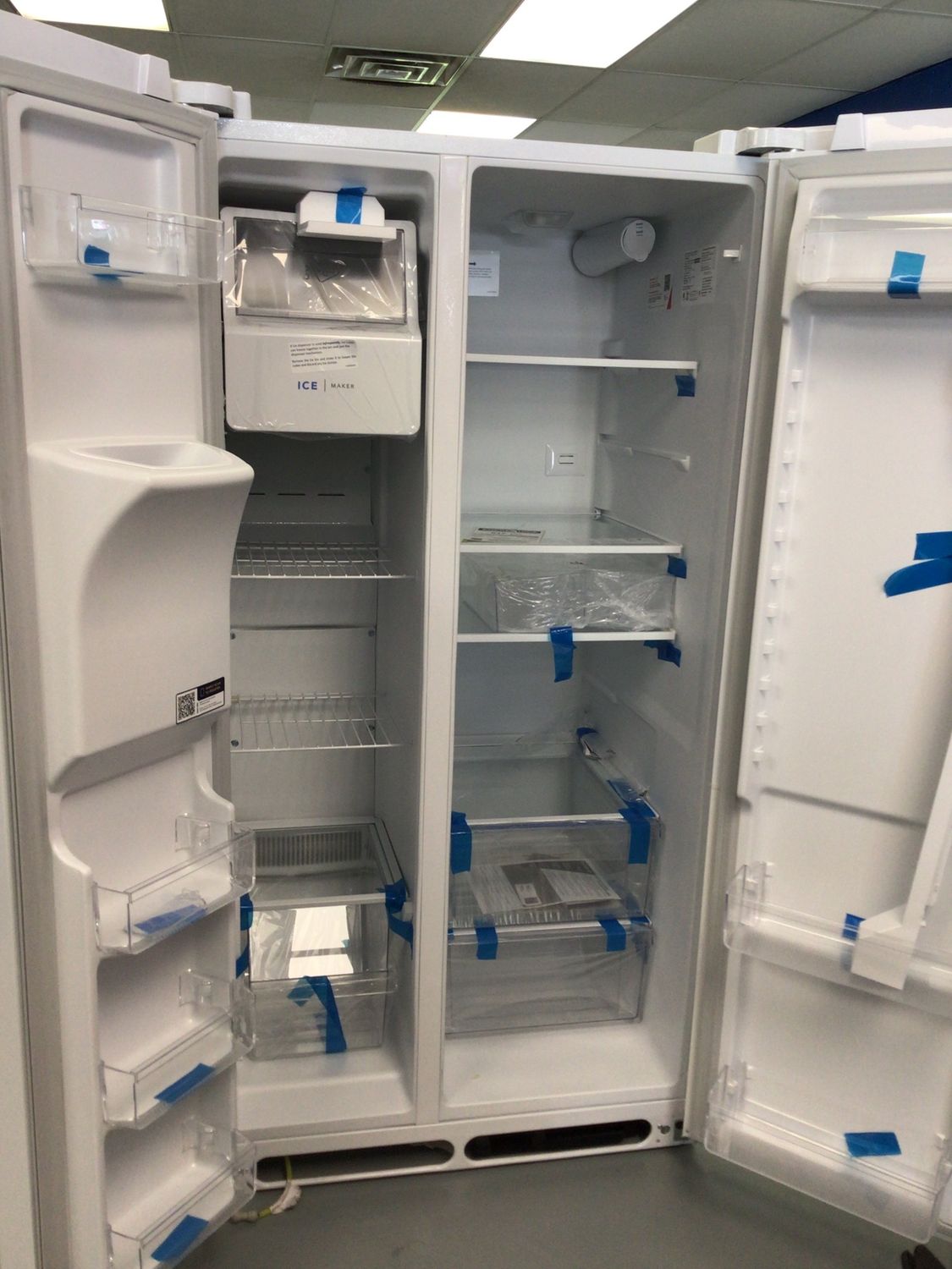FRSS2623AW FRIGIDAIRE REFRIGERATOR, 26cu.ft., SIDE-BY-SIDE, WHITE H 69.875&quot; W 36&quot; D 35&quot;