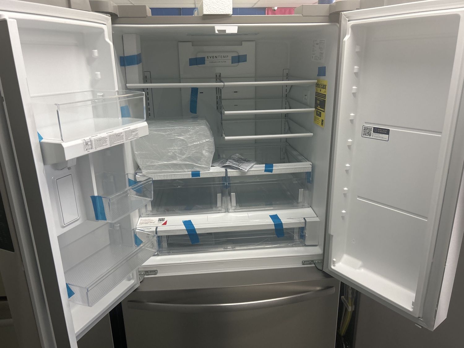 FRFN2813-1 FRIGIDAIRE REFRIGERATOR, 29 cu.ft., 3-DOOR FRENCH DOOR, SMUDGEPROOF STAINLESS STEEL H 70&quot; W36&quot; D 35.7&quot;