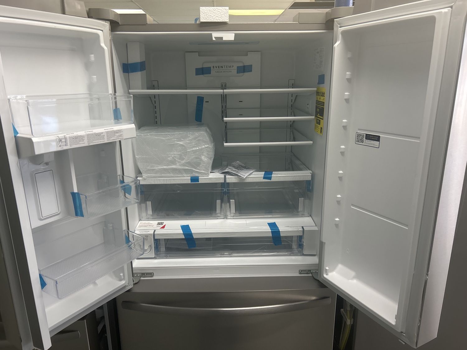 FRFN2813-1 FRIGIDAIRE REFRIGERATOR, 29 cu.ft., 3-DOOR FRENCH DOOR, SMUDGEPROOF STAINLESS STEEL H 70&quot; W36&quot; D 35.7&quot;