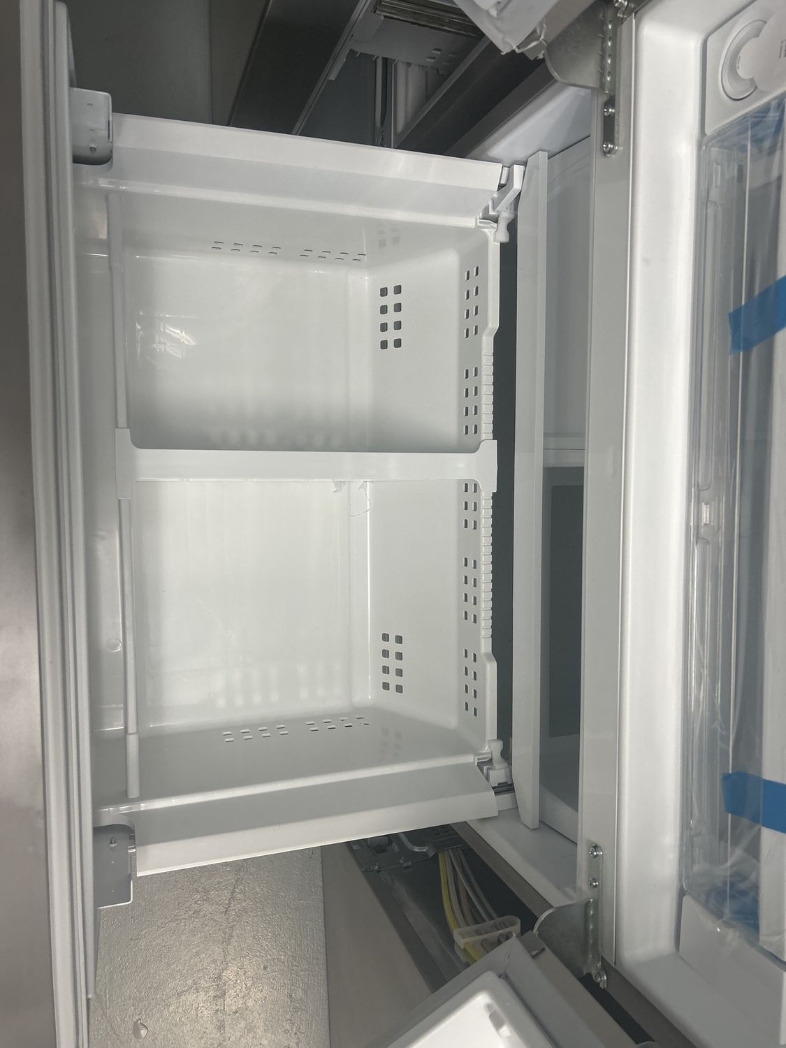 FRFN2813-1 FRIGIDAIRE REFRIGERATOR, 29 cu.ft., 3-DOOR FRENCH DOOR, SMUDGEPROOF STAINLESS STEEL H 70&quot; W36&quot; D 35.7&quot;