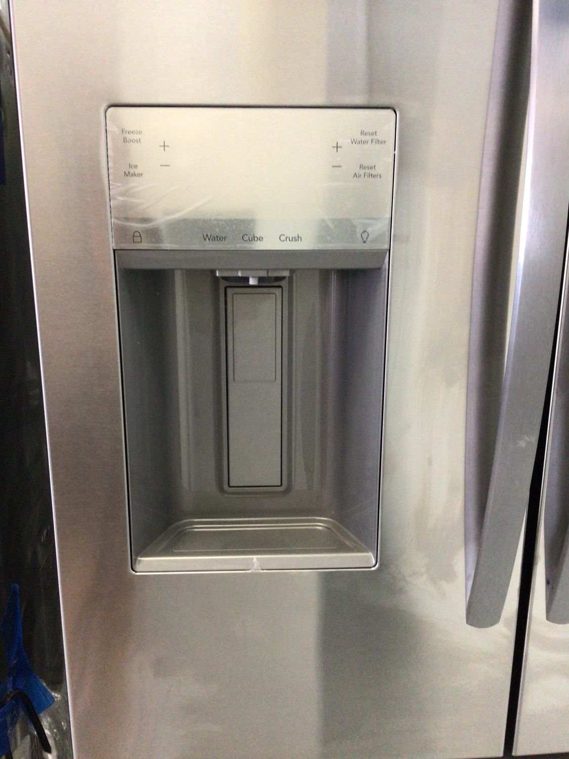 FRFS2823AS FRIGIDAIRE REFRIGERATOR, 28 cu.ft., 3-DOOR FRENCH DOOR, SMUDGEPROOF STAINLESS STEEL H 70&quot; W36&quot; D 35.7&quot;