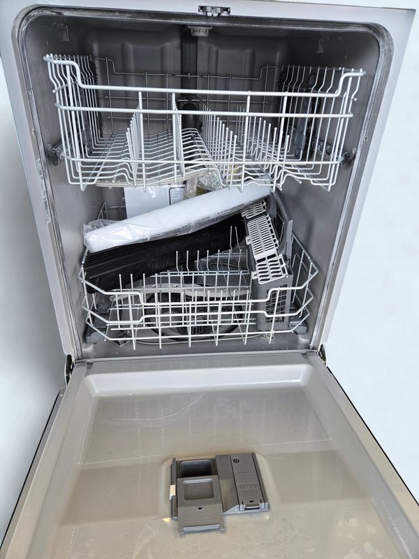 GE DISHWASHER GDF550PGR7BB24 BUILT-IN FRONT CONTROL, 52 dBA, DRY BOOST, AUTO-SENSE, ENERGY STAR, BLACK