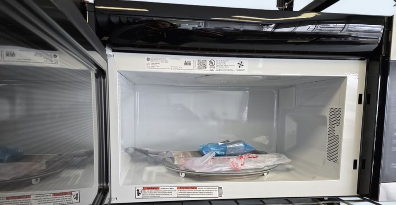 JNM3163RJ6SS GE OVER THE RANGE MICROWAVE 1.6  cu.ft. RECIRCULATING VENTING, 950 WATTS, TURNTABLE ON/OFF H 16.44 W  29.88 D 15.88