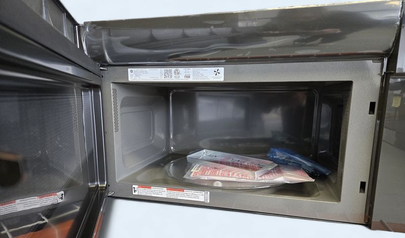 PVM9005SJ8SS-2 GE PROFILE OVER THE RANGE, 2.1 cu.ft. MICROWAVE OVEN, 1000 WATT, 400 CFM, H 16.13 W 29.88 D 15.56
