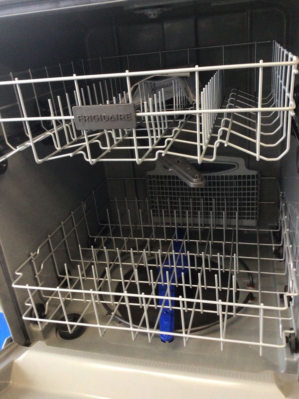 FDPC4221AS-2 Frigidaire Smart 24" Front Control Built-in Dishwasher, 62 dBA, 5 Level Wash System, Energy Saver Dry Option, Adjustable Height, Stainless Steel