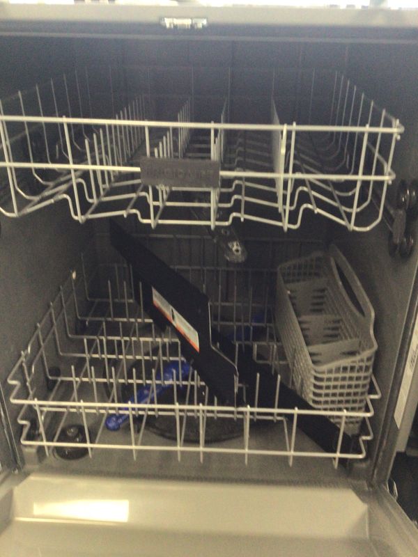 FDPC4221AS-3 Frigidaire Smart 24" Front Control Built-in Dishwasher, 62 dBA, 5 Level Wash System, Energy Saver Dry Option, Adjustable Height, Stainless Steel