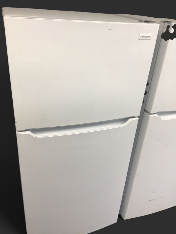 FFHT1835VW-2 Frigidaire Fridge, 18.3 cu. ft. Top Mount, Garage Ready,EvenTemp Cooling, Frost Free, Flexible Storage, Glass Shelving, Ice-Maker Ready, Energy Star, White, H.66.38" W.30" D.30.38"