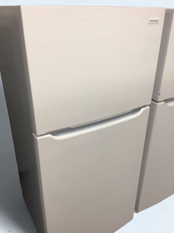 FFTR1835VW Frigidaire Fridge, 18.3 cu. ft. Top Mount, Garage Ready,EvenTemp Cooling, Frost Free, Flexible Storage, Glass Shelving, Ice-Maker Ready, Energy Star, White, H.66.38" W.30" D.30.38"