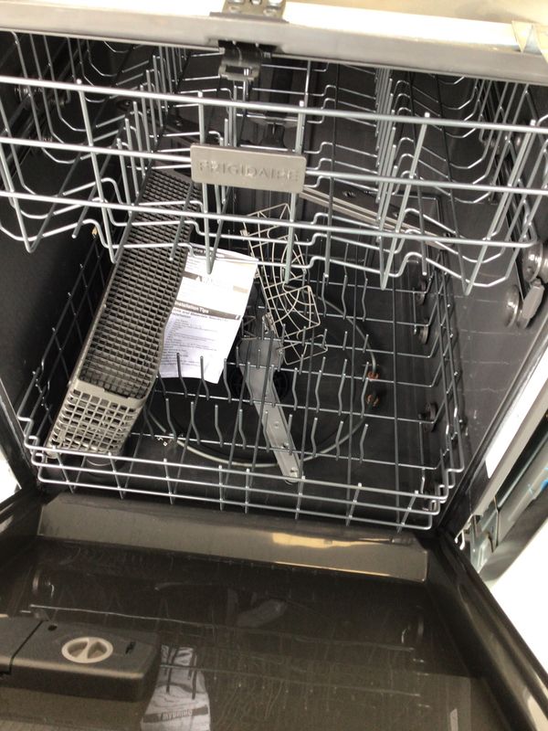 FDPH4316AD Frigidaire Dishwasher 52 dBA, Top Control, DishSense Technology, Sanitize, Speed Clean, Dry, Energy Star, Black Stainless Steel, H.33.5 - 35 " W.24 " D. 25"