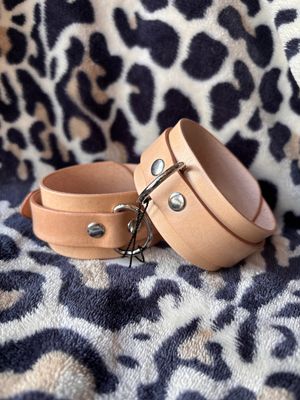 Apatico Bondage D-Ring Cuffs- Natural Tan Leather