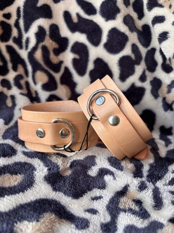 Apatico Bondage D-Ring Cuffs- Natural Tan Leather