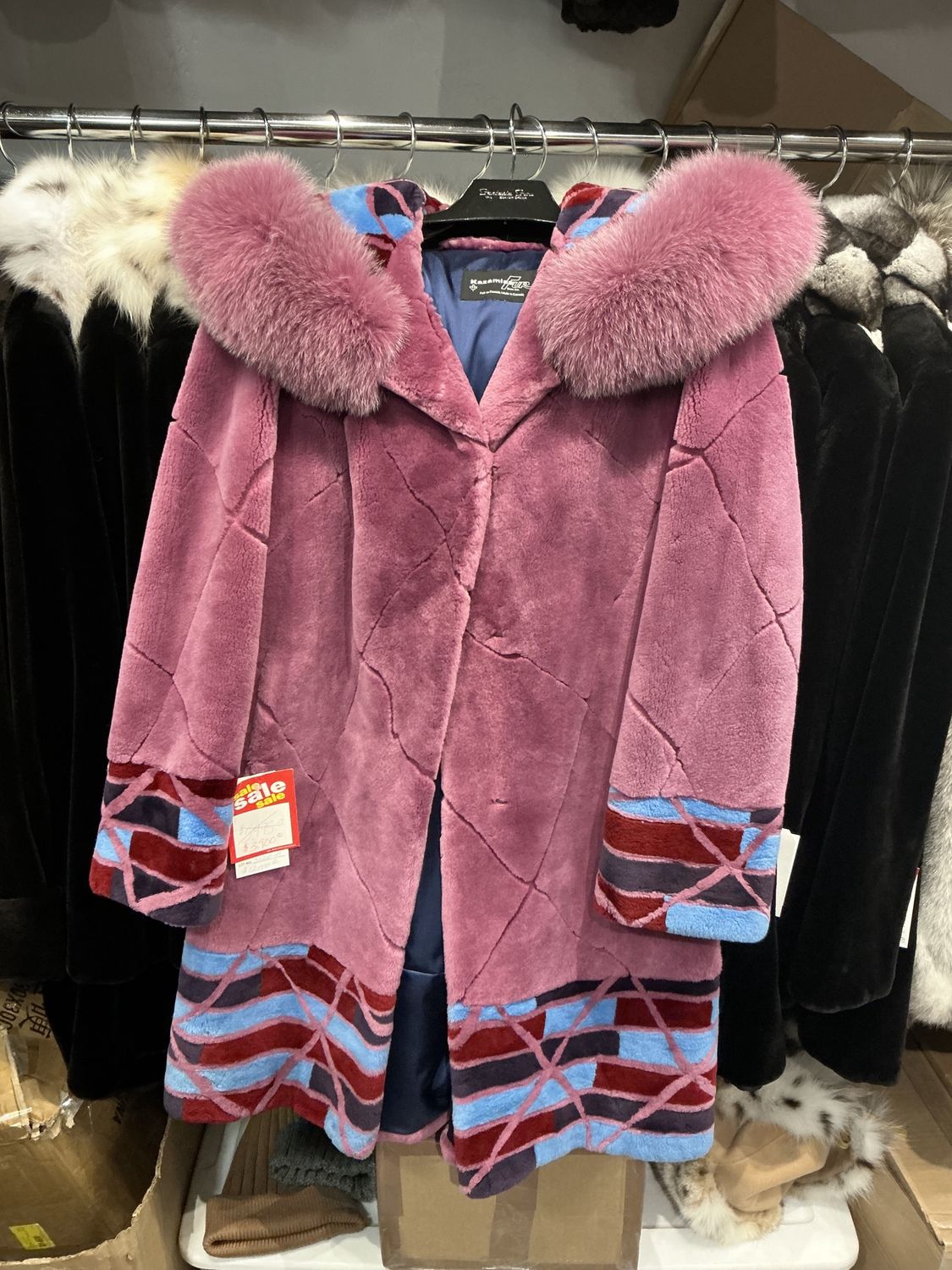 Women’s Dyed Coral Reef Sheared Beaver with Dyed Fox Hood, Material: Canada / 730 / 31126048, Size: Size D