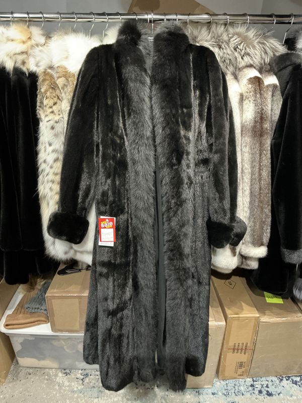 Women’s Ranch Mink with Black Fox Reversible Women’s Ranch Mink with Black Fox Reversible