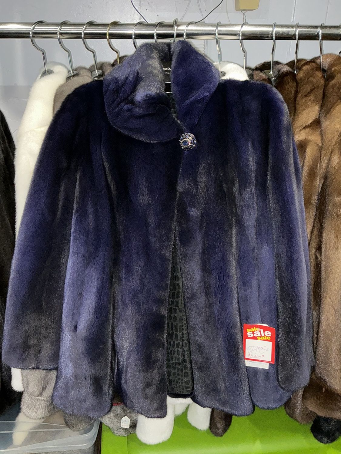 Women’s Dyed Purple Female Mink, Material: USA / 9226 / 31125443, Size: Size B