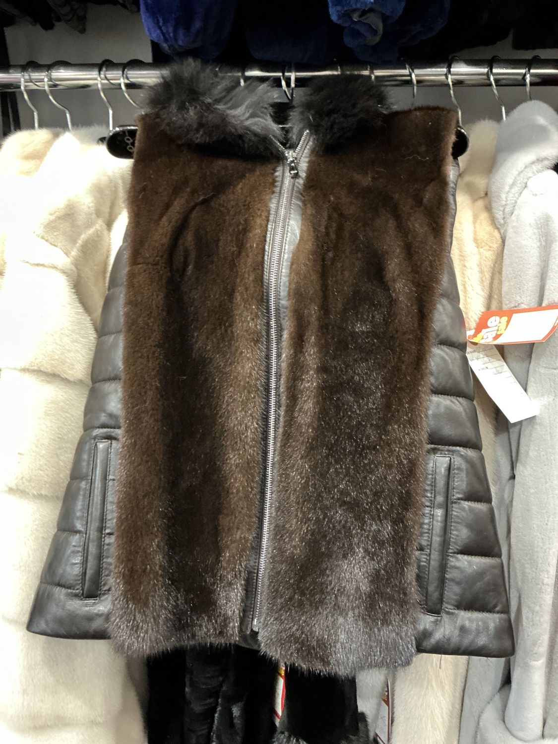 Natural Mink with Dyed Fox Vest, Material: Canada / MKV7 / 127720, Size: Size XS