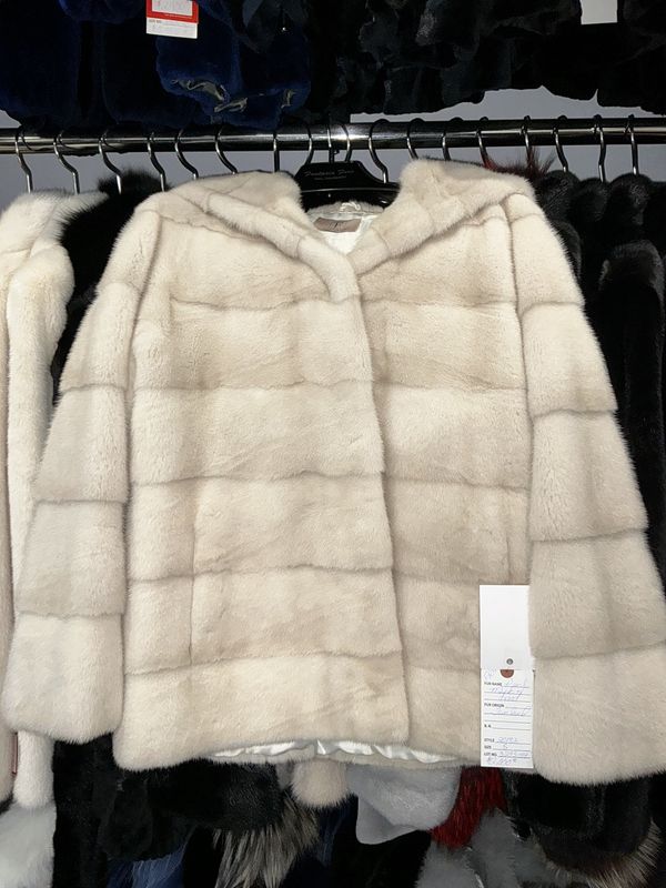 Women’s Natural Pearl Mink with Hood FRN Women’s Natural Pearl Mink with Hood FRN