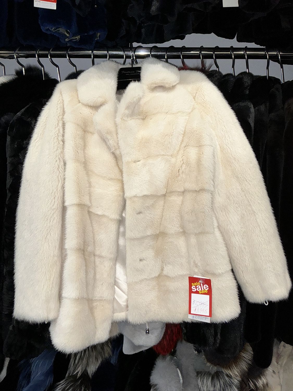 Women’s Dyed Cream Mink, Material: Finland / #5SM068 / 273530, Size: Size S