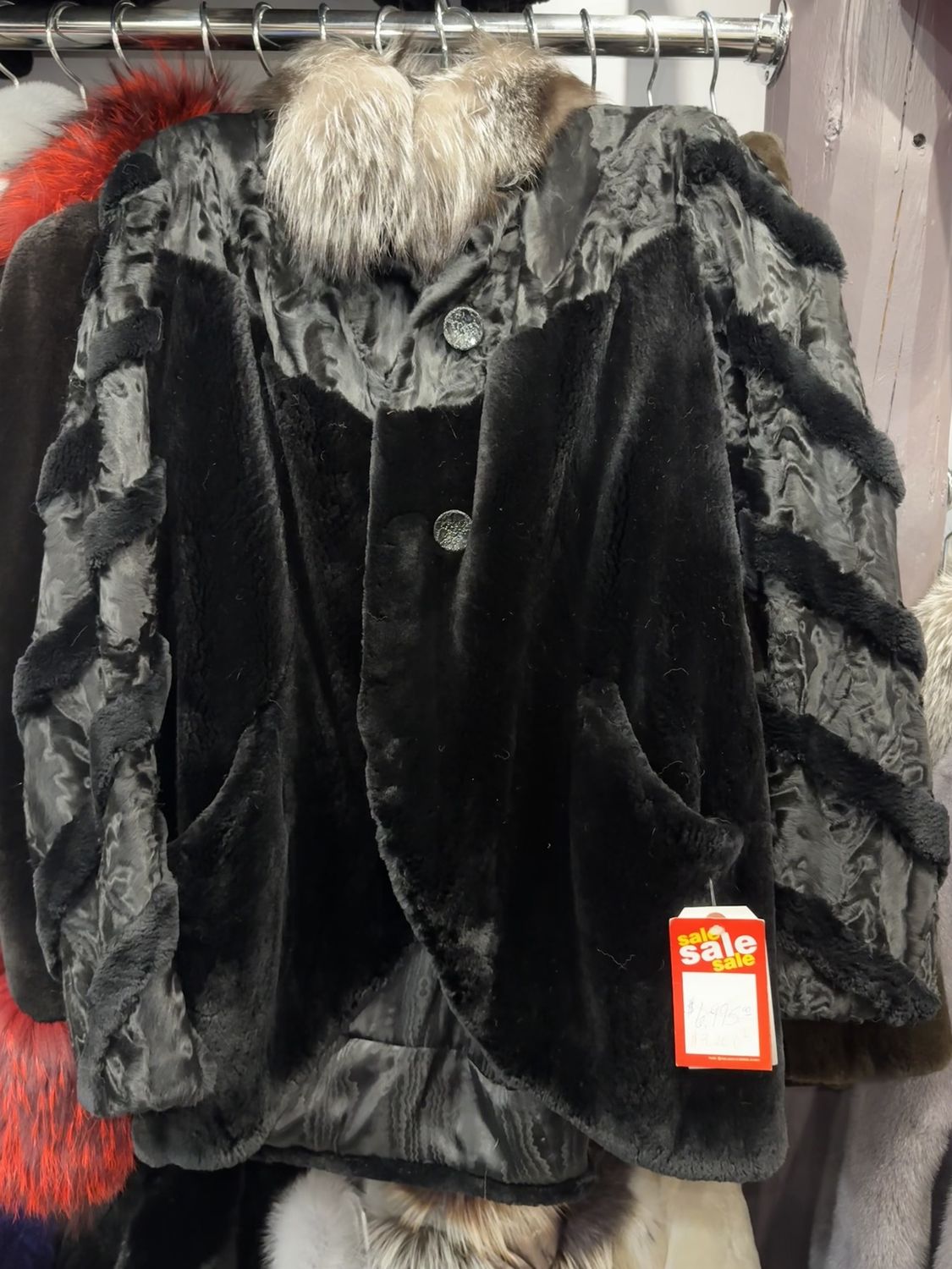 Women’s Dyed Black Sheared Beaver, Swakara and Nat Fox, Material: Canada / 699 / 21016638, Size: Size C