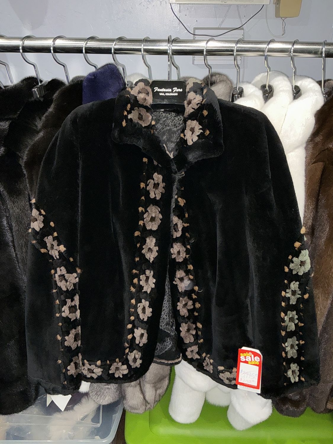 Women’s Dyed Jet Black Sheared Beaver, Material: Canada / 8242W / 2544930, Size: Size M-26