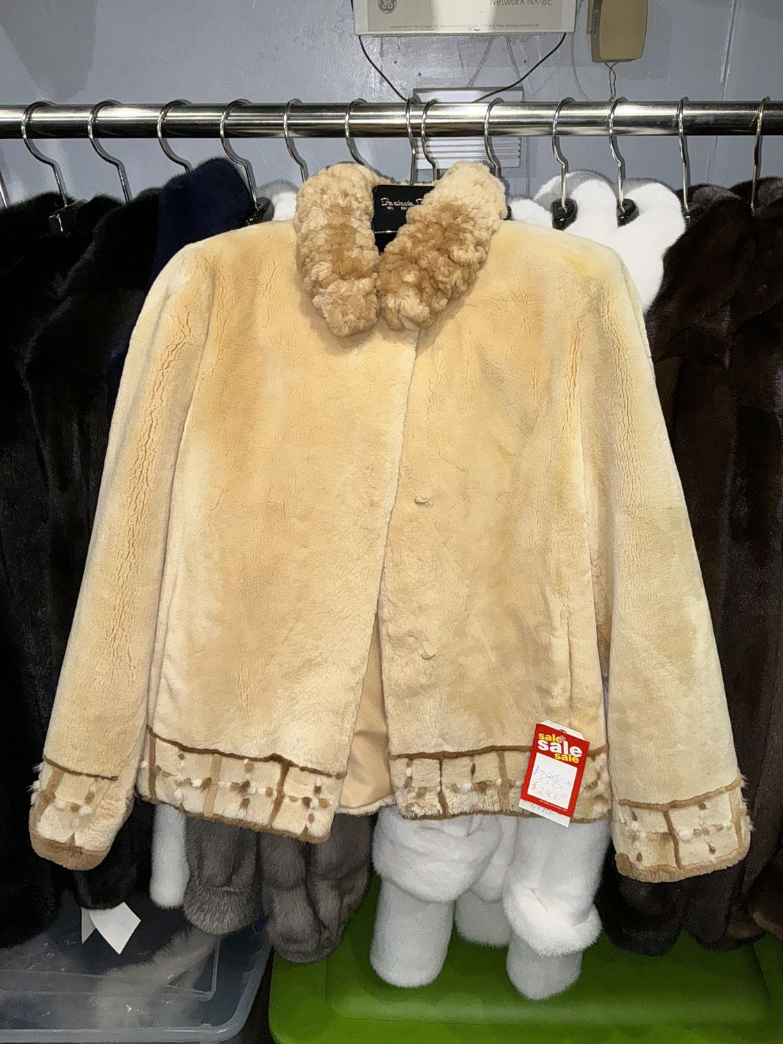 Women’s Dyed Butter Ginger Sheared Beaver, Material: Canada / W8117 / 329940, Size: Size A