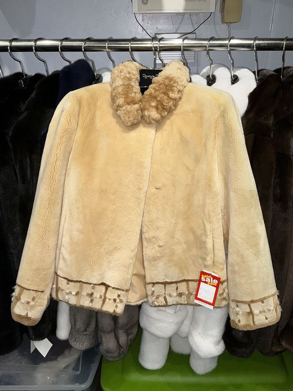 Women’s Dyed Butter Ginger Sheared Beaver Women’s Dyed Butter Ginger Sheared Beaver