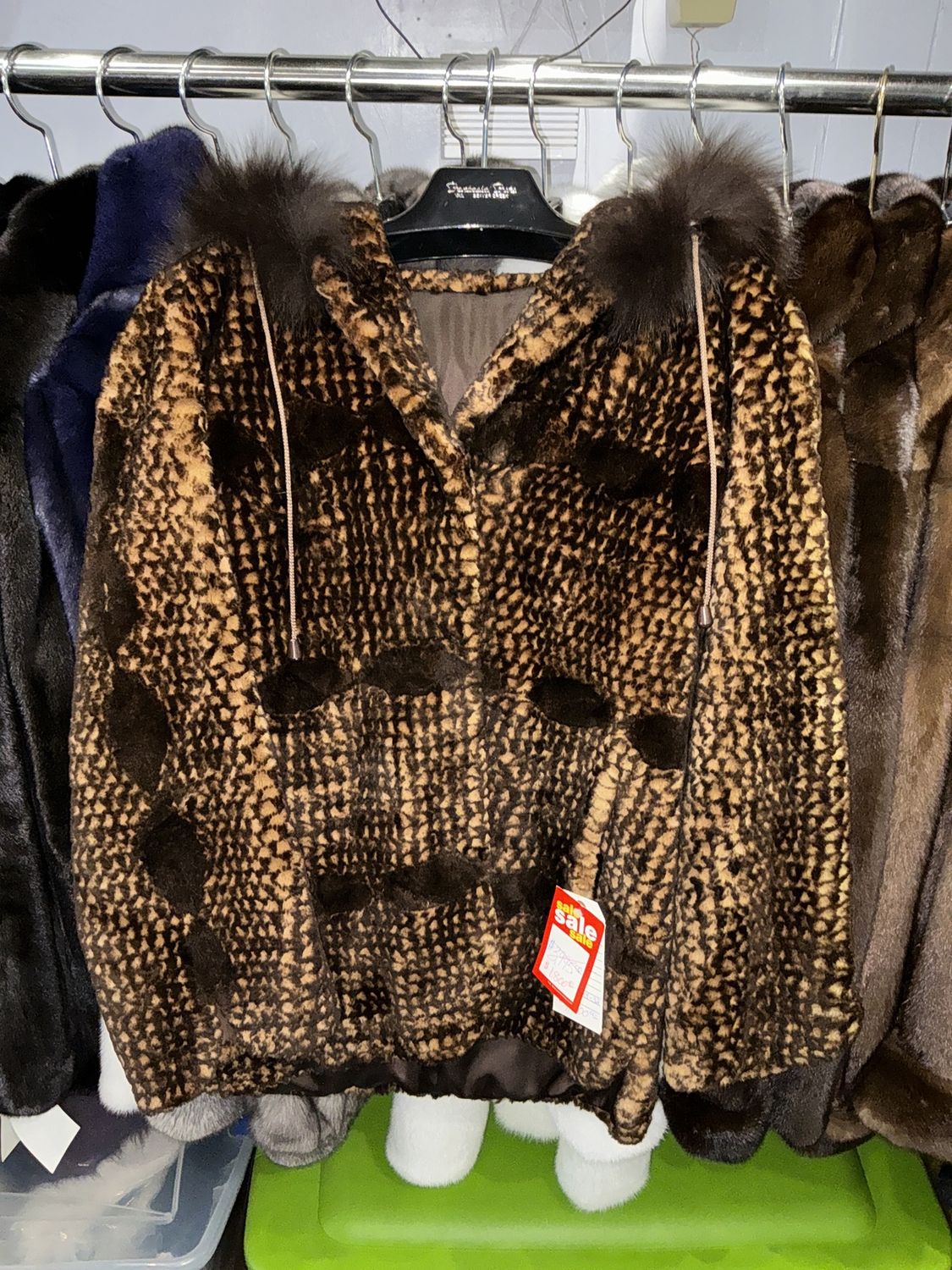 Women’s Dyed Sheared Beaver with Fox, Material: Canada / 525 / 2792832, Size: Size B