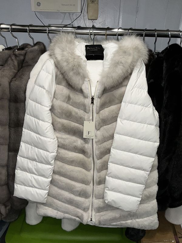 Women’s Rabbit and Fox Hood Puff Reversible Women’s Rabbit and Fox Hood Puff Reversible