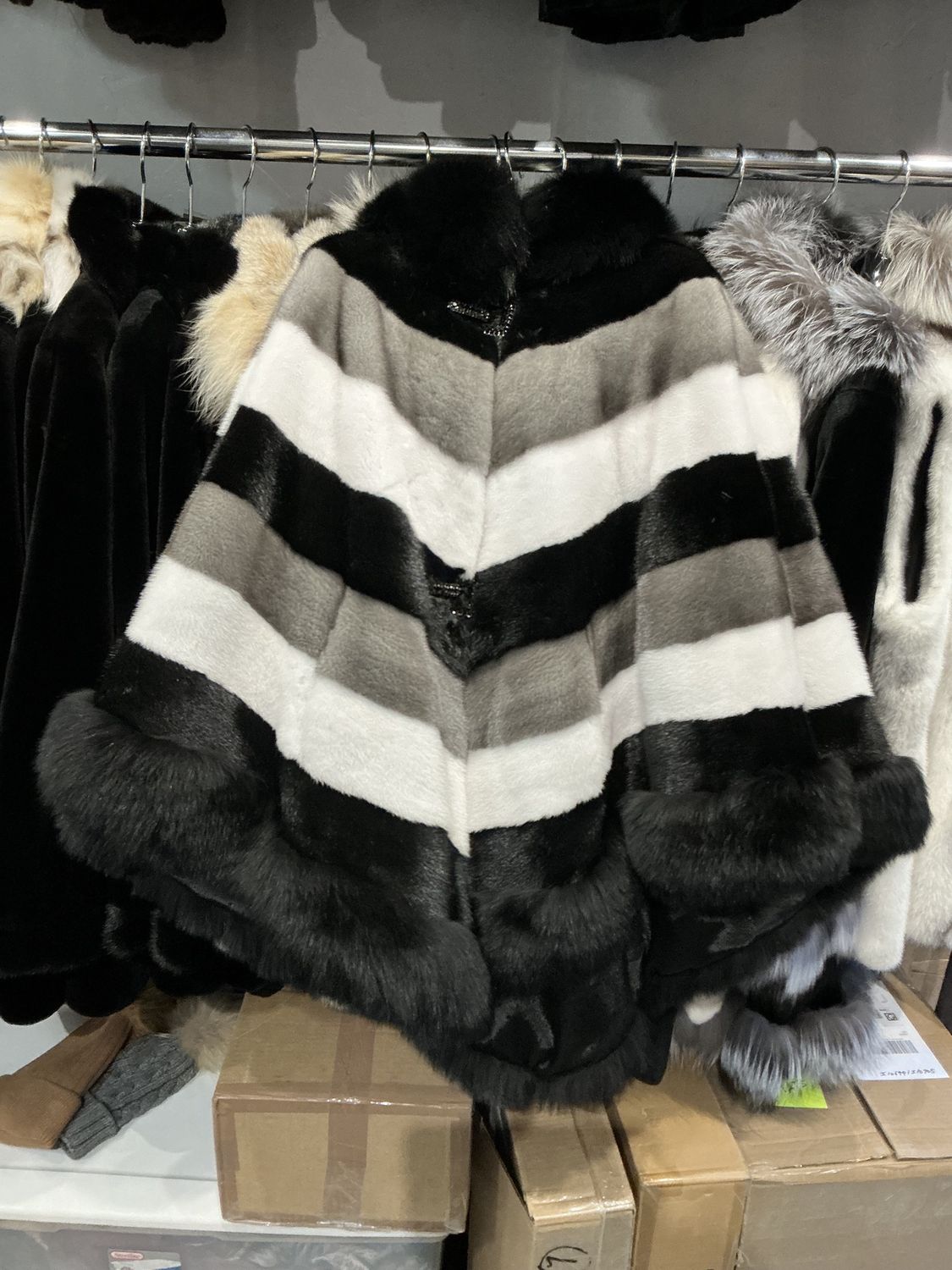 Women’s Ranch, White, and Blue Iris Mink Cape, Material: USA / 5655 / 317744