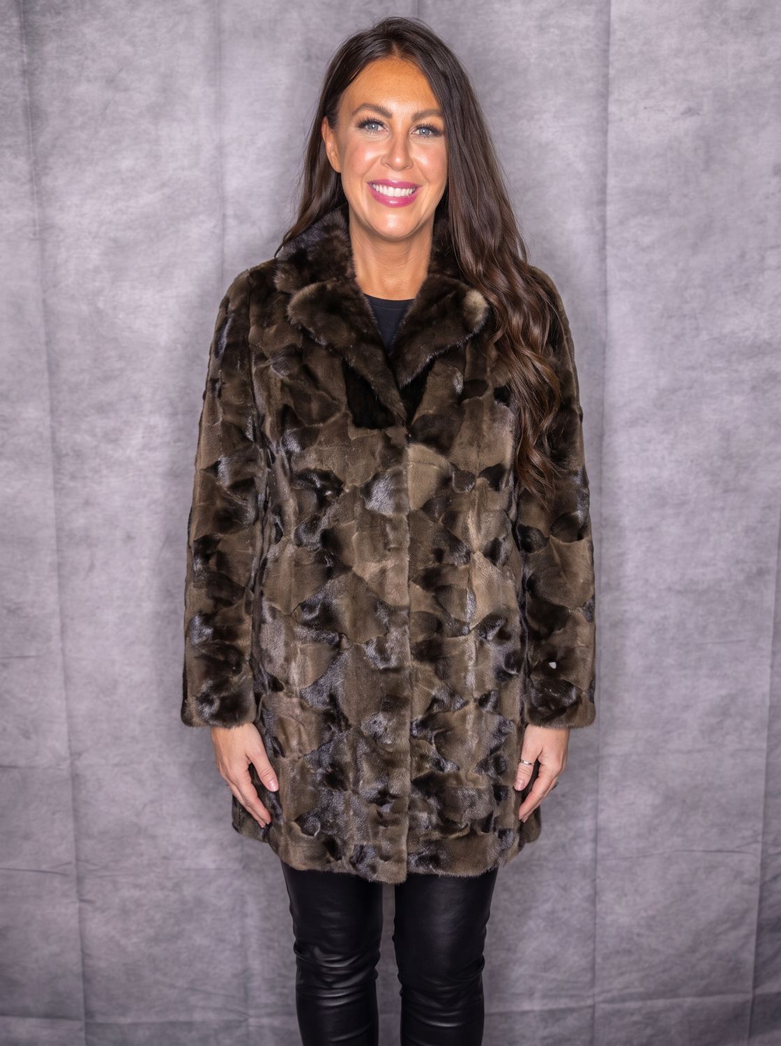 Dyed Brown Sheared Mink and Natural Mink Reversible, Material: USA / 3216 / 3729344, Size: Size A-B