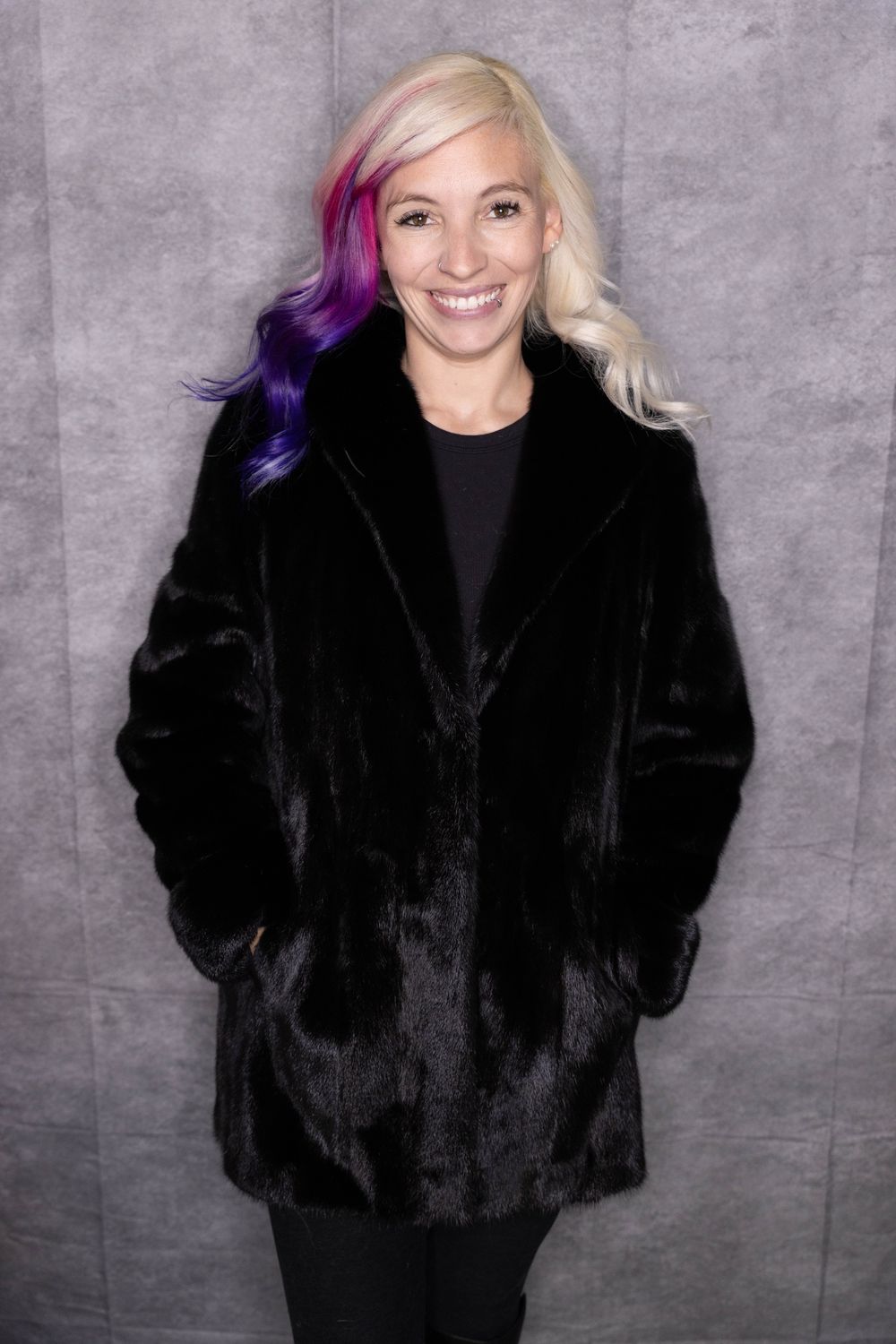 Women’s Natural Mink, Color: Ranch, Material: USA / F4066 / 328942, Size: Size M