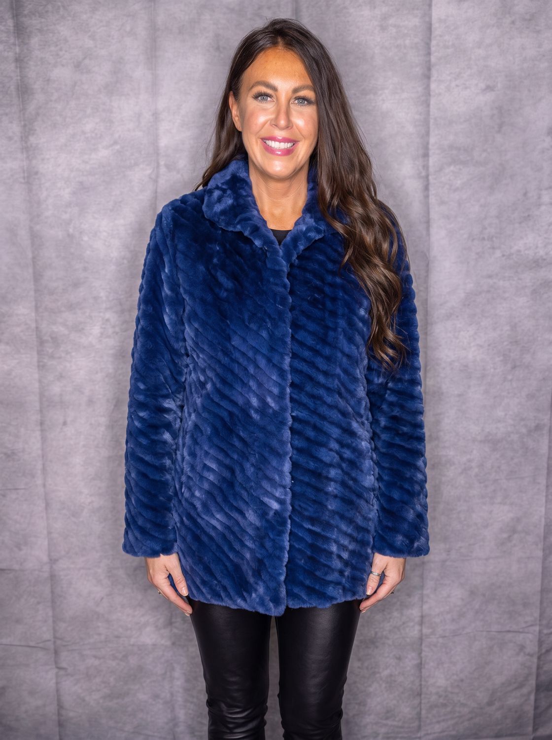 Women’s Dyed Blue Sheared Beaver, Material: Canada / SB2710D / 335540, Size: Size B