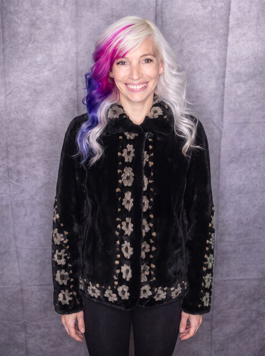 Women’s Dyed Jet Black Sheared Beaver, Material: Canada / 8242W / 2544930, Size: Size M-26