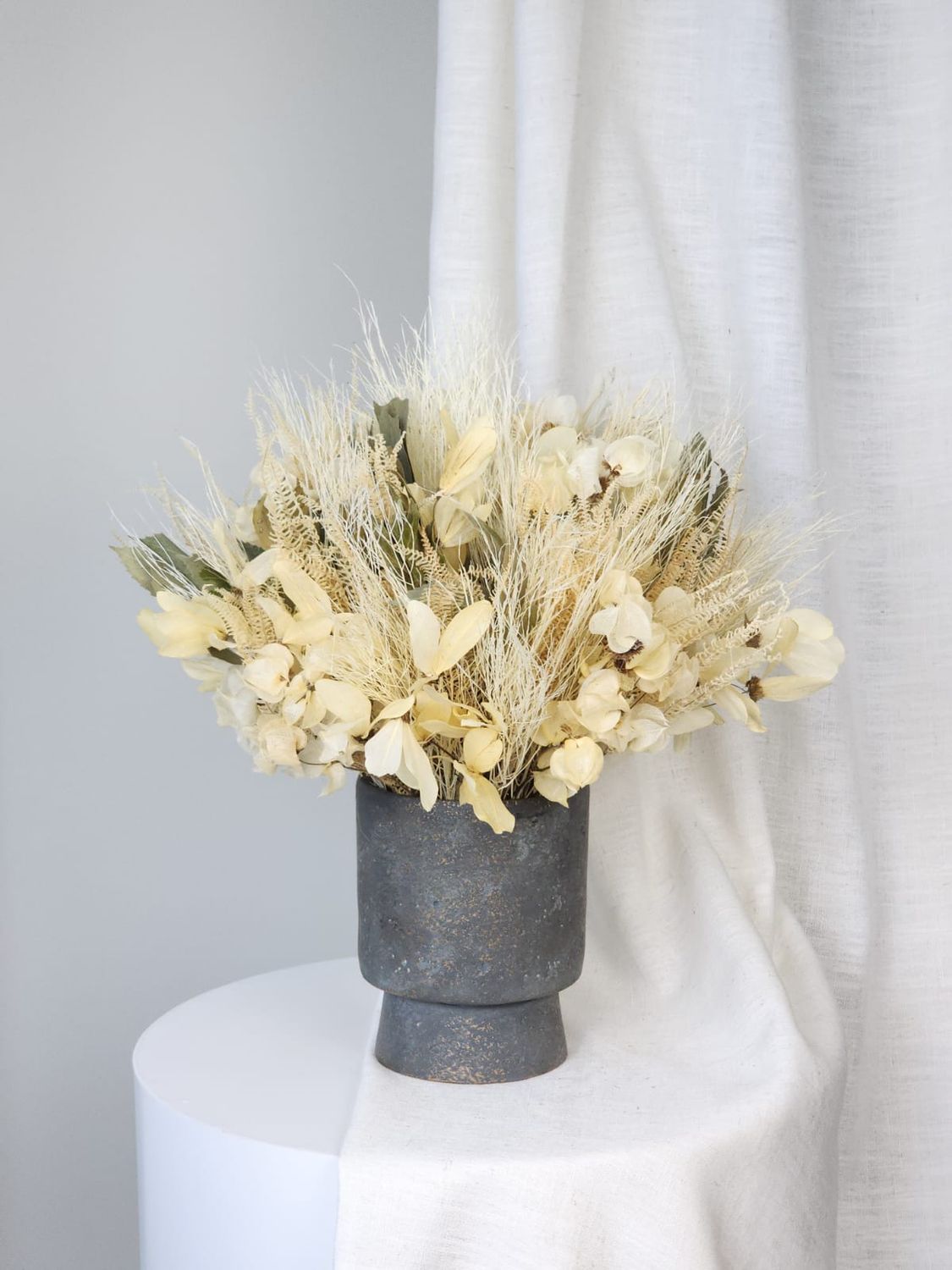 Dried Flowers Arrangement Centerpiece Straw And Green Field + Vase In Cement