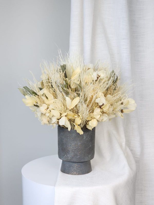 Dried Flowers Arrangement Centerpiece Straw And Green Field + Vase In Cement