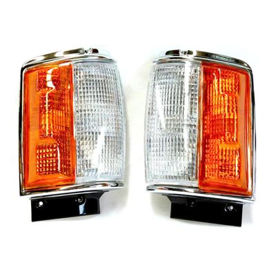 TOYOTA HILUX LN65 FRONT CORNER INDICATOR LIGHTS PAIR
