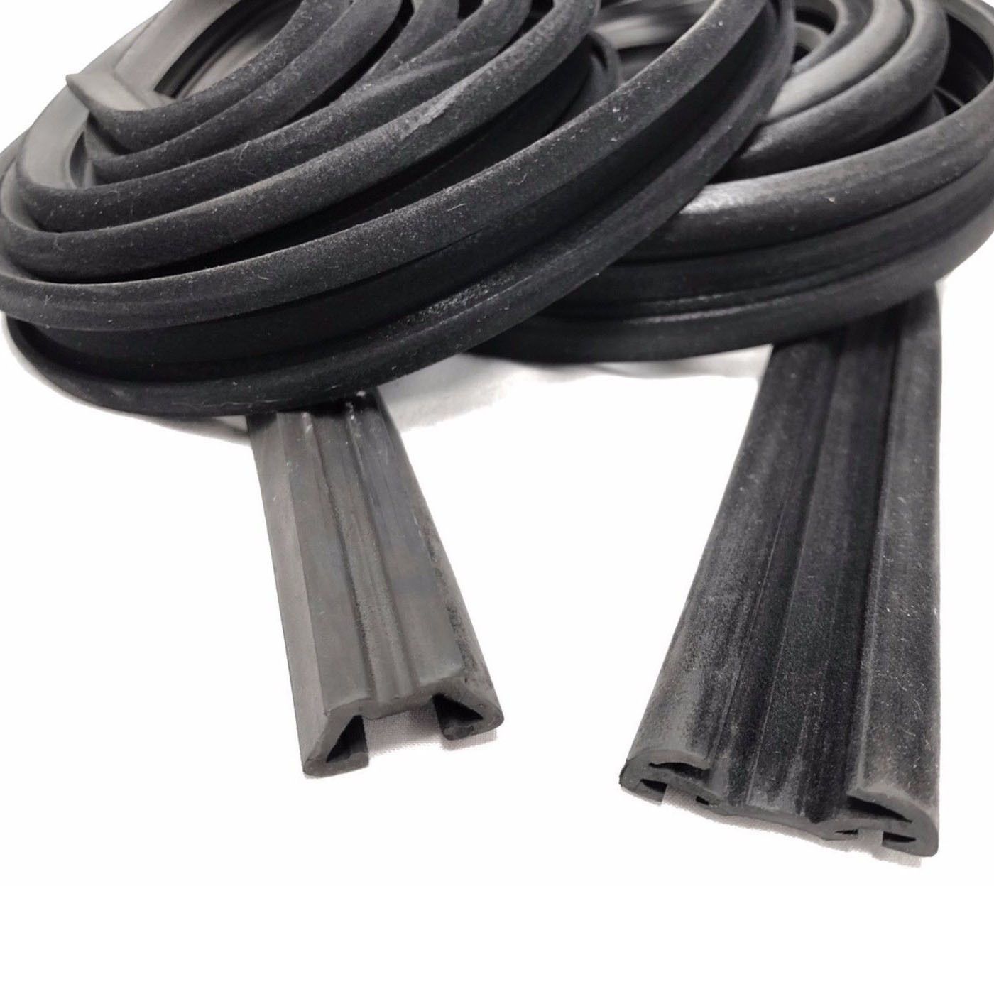 HOLDEN COMMODORE VB VC VH VK VL 4 DOOR SEDAN WAGON BAILEY CHANNEL WINDOW RUBBERS