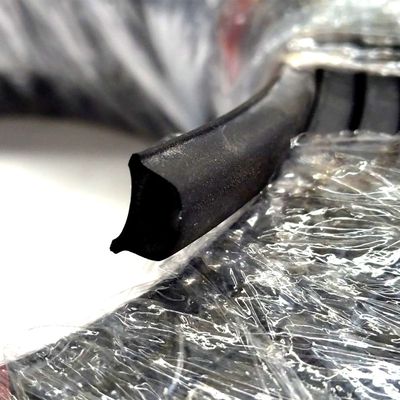 HOLDEN TORANA LC LJ LH LX UC SLR5000 BLACK RUBBER LOCKING STRIP WINDOW INSERT