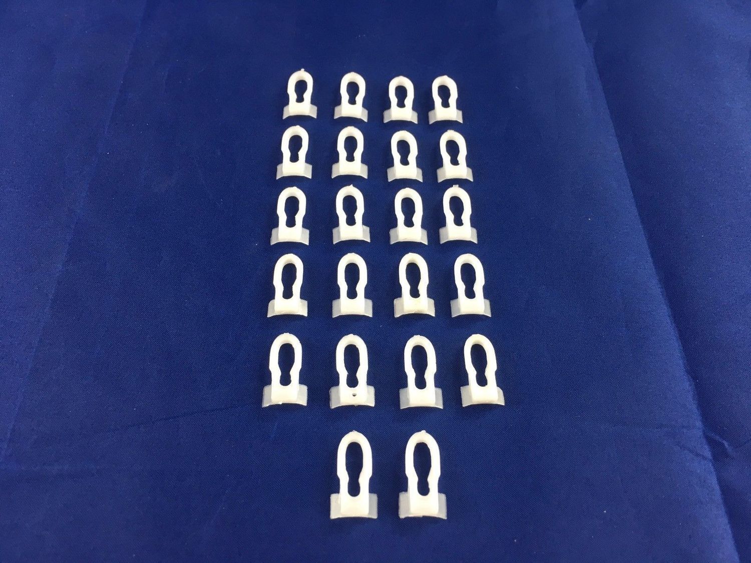 HOLDEN HJ-WB & LX-UC TORANA MOULDING CLIP (STUD TYPE) 22 PACK