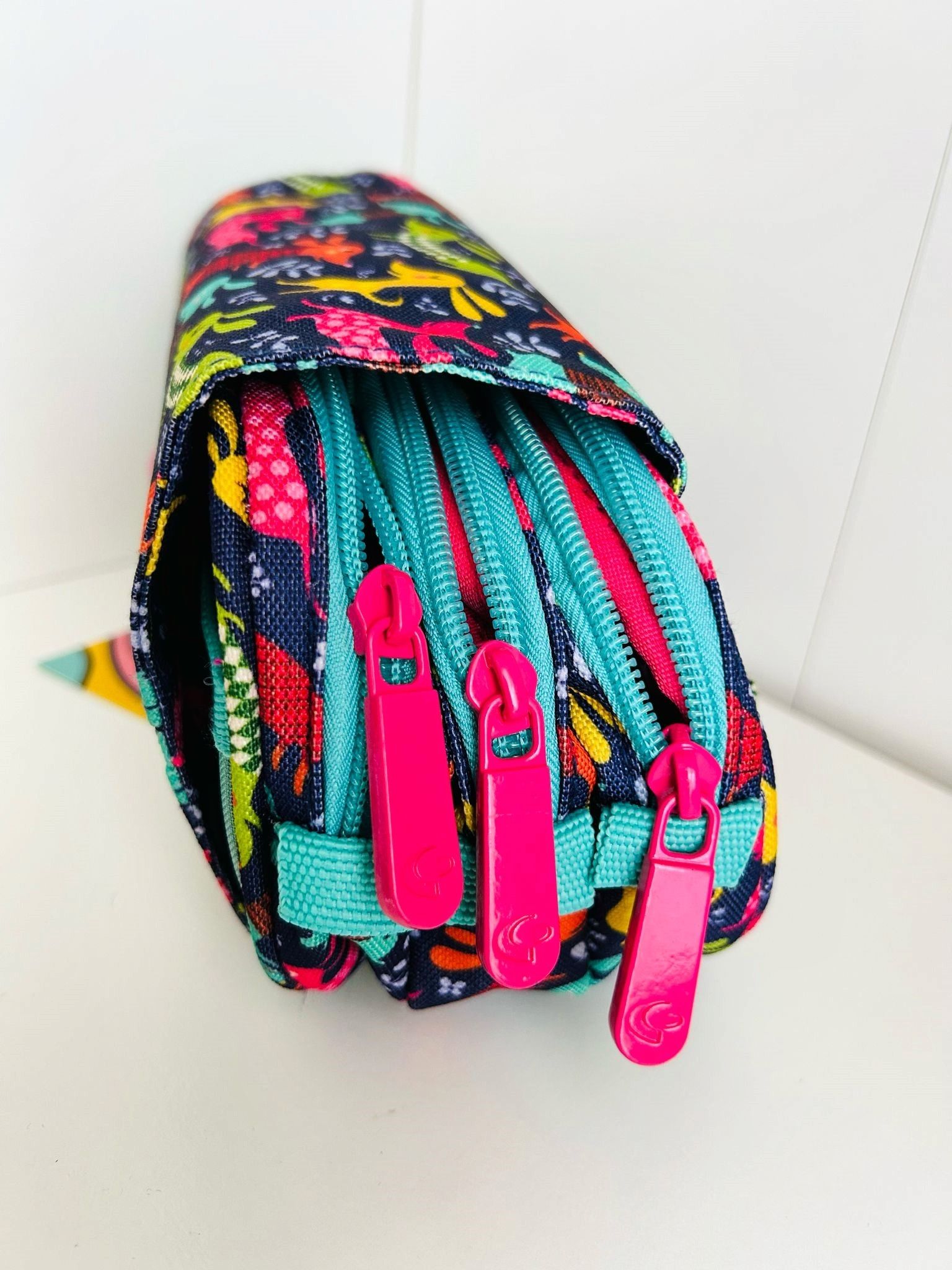 ESTUCHE LAPICES TRIPLE - SUPER ESPACIOSO!